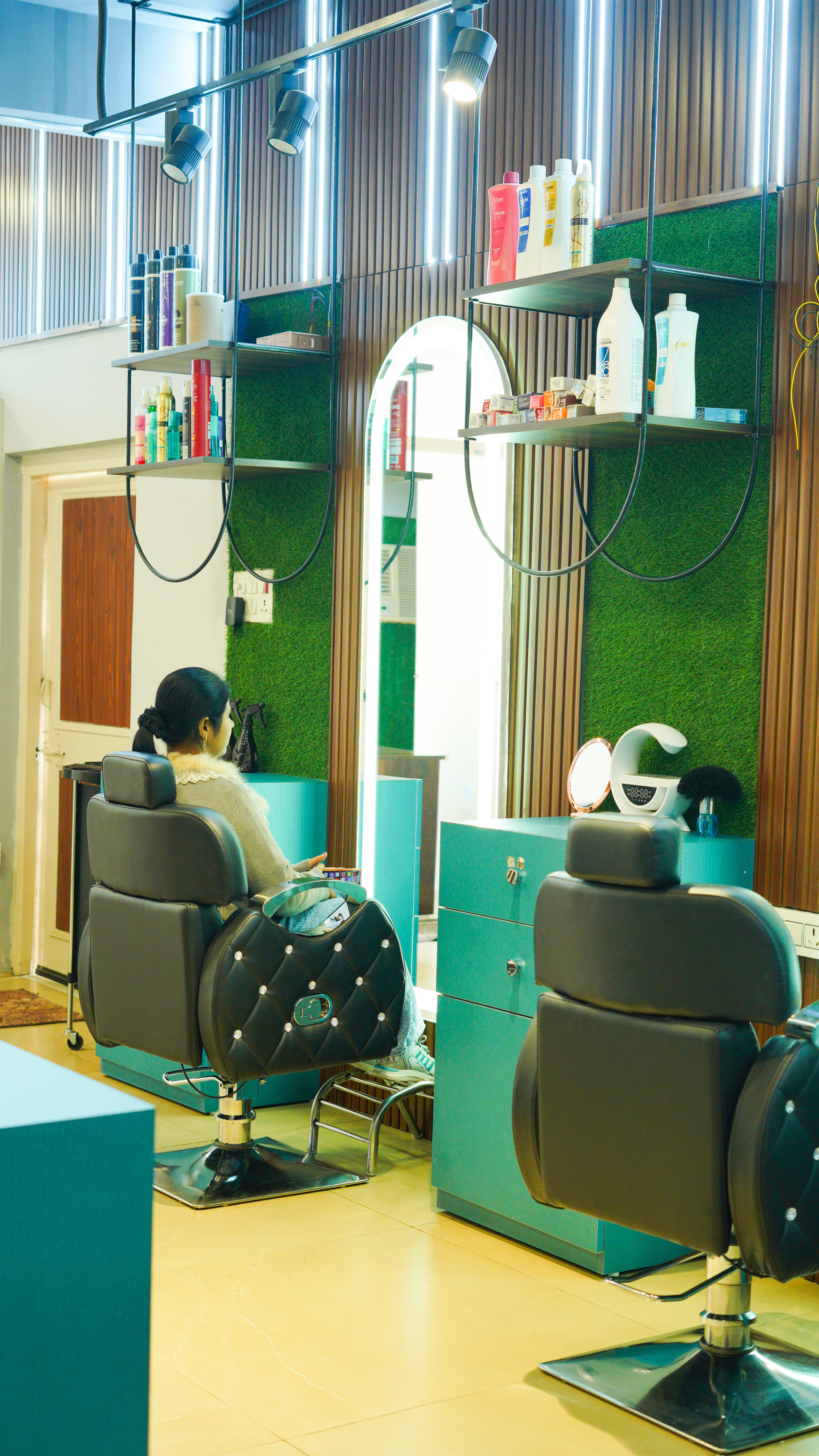 Modern Salon Ambience